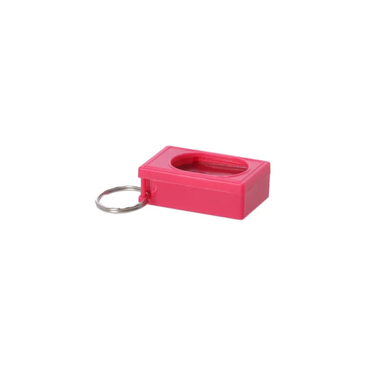 Compacte trainingsclicker voor honden, geleverd in assorti kleuren. Geeft een duidelijk, consistent klikgeluid voor positieve bekrachtiging tijdens training.