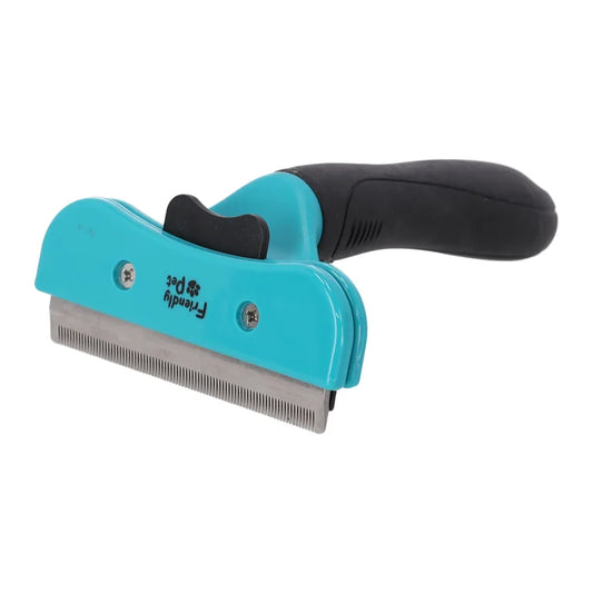 Een turquoise hondenkam met zwart ergonomisch handvat en fijne metalen tanden die losse haren uit de ondervacht verwijderen.