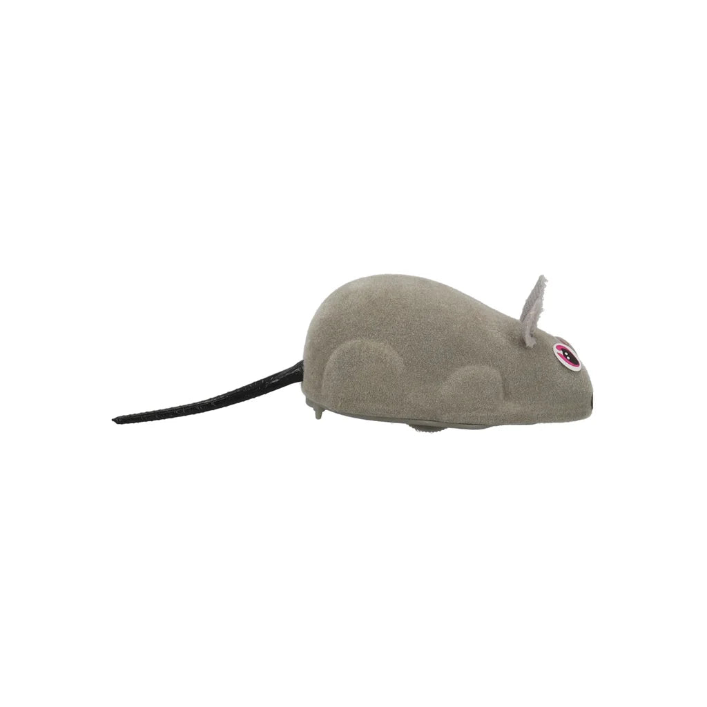 Kat jaagt en speelt met een grijze opwindbare muis die vanzelf beweegt en jachtgedrag stimuleert.
